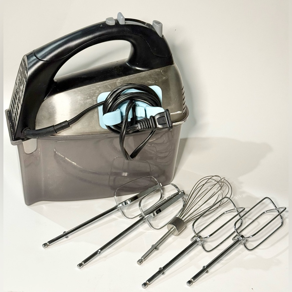Hamilton Beach 6-Speed Electric Hand Mixer Whisk Snap On Storage Case 5 Beaters